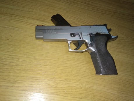 Vendo mi Sig Sauer p226 XFive All Round, está en muy buen estado, se puede ver y probar en Granada. Precio 01
