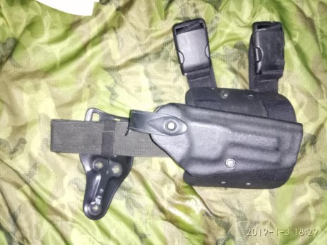 Se vende funda Safariland para Beretta 92fs, compuesta por funda, bastidor medio y bastidor para pierna, 00