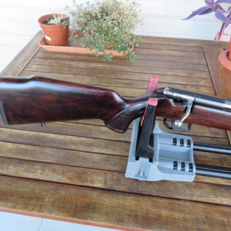 Lo dicho vendo mi carabina anschutz 1415-1416 del calibre 22 LR muy cuidada y a las fotos me remito con 22