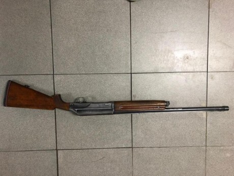 Buenas compañeros, 

Por exceso de hierros en el armero, pongo a la venta una escopeta semi-automática 10