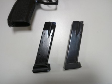 Se vende pistola 9 mm Cz Sp01 Phantom. 

Punto de mira de fibra. Dos cargadores y con extensor de cargador. 01