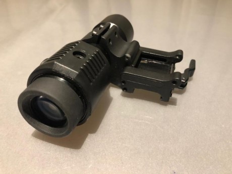 Buenas,

Se venden los siguientes accesorios:

1)Sightmark 5x Magnificador STS

Magnificador con especificación 01