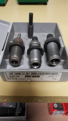 Pues lo dicho se  venden estos dos juegos de dies a 25€ cada uno mas envío. 01