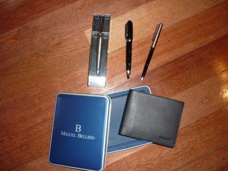 Excedente de una promocion comercial, vendo una cartera/billetero en piel vacuno de la firma Miguel Bellido 02