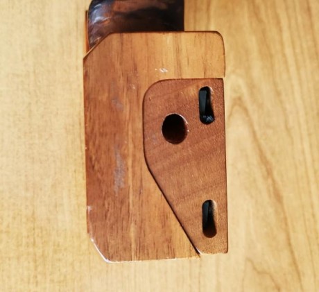 Vendo esta cacha diestra para Pardini SP, como se puede apreciar en las fotos está retocada, la talla 02