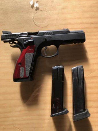 Buenas:

Vendo CZ Shadow 1 preparada para recorrido de tiro, con cachas de aluminio, dos cargadores y 02