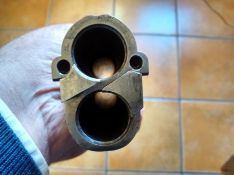 Hola, pongo a la venta una Beretta 682 Gold,  cal 12,  71 de cañón, 11mm de banda.
Esta usada pero muy 11