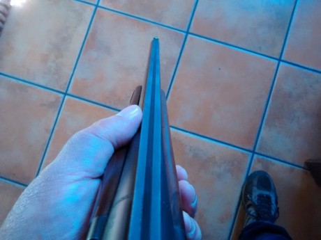 Hola, pongo a la venta una Beretta 682 Gold,  cal 12,  71 de cañón, 11mm de banda.
Esta usada pero muy 10