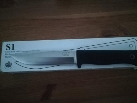 Fallkniven S1 nuevo de caja impoluto además de su funda de fábrica le mandé hacer una del sastre del kydex 02