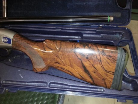 Arma muy poco usada.Se trata del modelo SPORTING-( LAGRIMA AZUL).Tiene un cañon de 76cm y cuatro choques 12