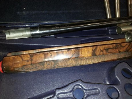 Arma muy poco usada.Se trata del modelo SPORTING-( LAGRIMA AZUL).Tiene un cañon de 76cm y cuatro choques 10