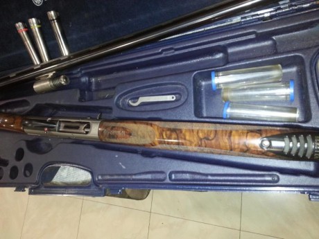Arma muy poco usada.Se trata del modelo SPORTING-( LAGRIMA AZUL).Tiene un cañon de 76cm y cuatro choques 21