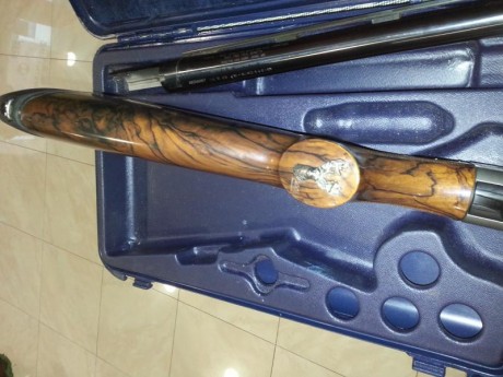 Arma muy poco usada.Se trata del modelo SPORTING-( LAGRIMA AZUL).Tiene un cañon de 76cm y cuatro choques 20