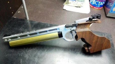 La pistola la compré nueva en septiembre del 2016 para entrenar en casa y prácticamente no la he usado.La 01