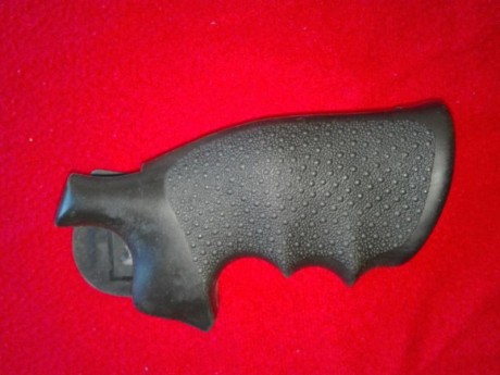 VENDIDA!!
Se vende Cacha HOGUE para Smith&Wesson K-FRAME Square Butt, en perfecto estado.
La vendo 02