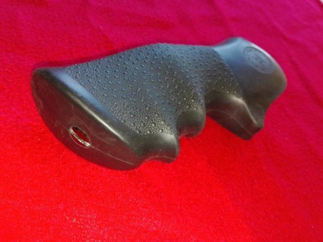 VENDIDA!!
Se vende Cacha HOGUE para Smith&Wesson K-FRAME Square Butt, en perfecto estado.
La vendo 01