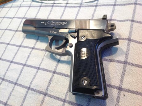 Pues vendo muuuuy a mi pesar mi colt double eagle de 10 mm. Un arma fantástica muy temperamental. Doble 01