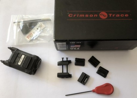 Hola a todos,

Vendo Crimson Trace CMR-205 RailMaster PRO. Es una unidad de puntería profesional con láser 01
