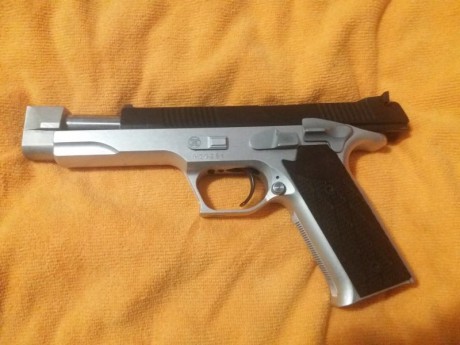 Hola, por dejar la aficion y con pesar pongo a la venta la siguiente arma.

Pardini pc9 9mm con cañon 01