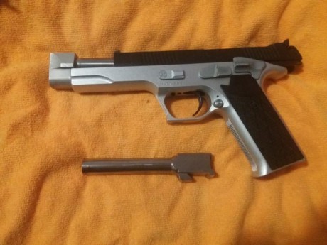 Hola, por dejar la aficion y con pesar pongo a la venta la siguiente arma.

Pardini pc9 9mm con cañon 00