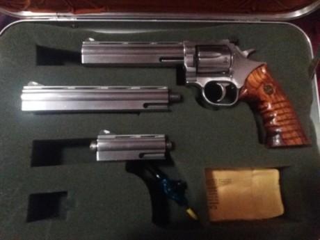 por dejar la aficion y con pesar pongo a la venta la siguiente arma.


Revolver Dan Wesson con 3 cañones. 02