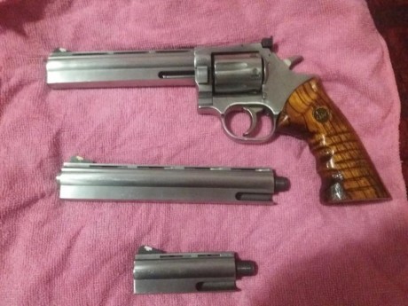 por dejar la aficion y con pesar pongo a la venta la siguiente arma.


Revolver Dan Wesson con 3 cañones. 01