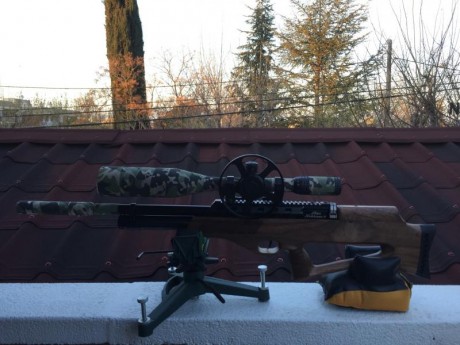 Vendo carabina Jkhan 5.5 con muy poco uso muy precisa comprada en Ayala con regulador Huma,culata de nogal 00