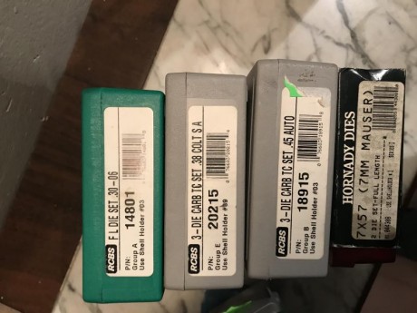 LIMPIANDO EL ARMARIO
DIES RIFLE:
RCBS     DIE SET- 30-06 GROUP -A       40 Euros
HORNADY, 2 DIE SET-FULL 02