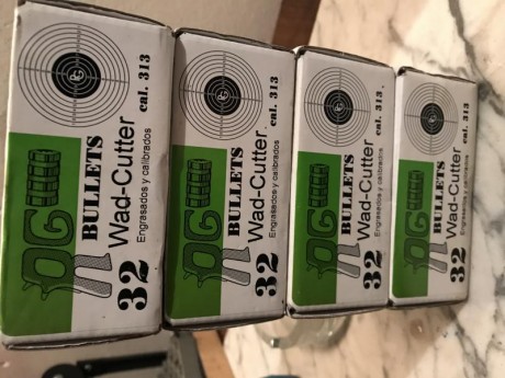 LIMPIANDO EL ARMARIO
DIES RIFLE:
RCBS     DIE SET- 30-06 GROUP -A       40 Euros
HORNADY, 2 DIE SET-FULL 00