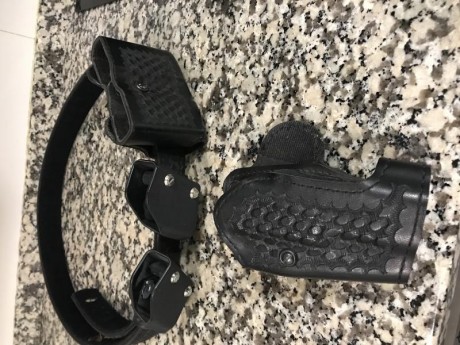 Venta 
Cinturon de piel y velcro interior, IPSC
4 portacargadores;
2 de piel Safariland
2 de Platico orientable 01