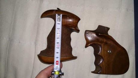 Vendo por que me vienen pequeñas. No hay marca ni talla. Estan reparadas (ya me vinieron así con el revolver) 00