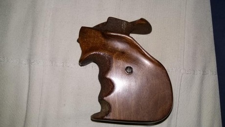 Vendo por que me vienen pequeñas. No hay marca ni talla. Estan reparadas (ya me vinieron así con el revolver) 11