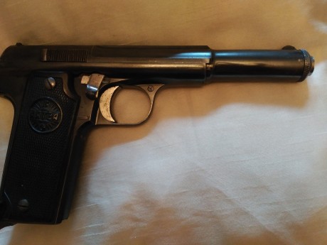 Hola:
La vendo por no usarla apenas. El estado es normal para sus años, no está impecable para museo. 00