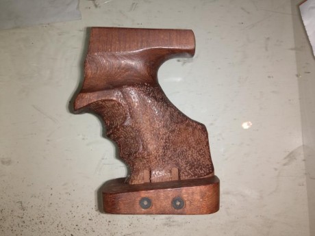 Cambio cacha zurda M para pistola Walther gsp por cacha diestra para el mismo modelo. Esta en perfecto 02
