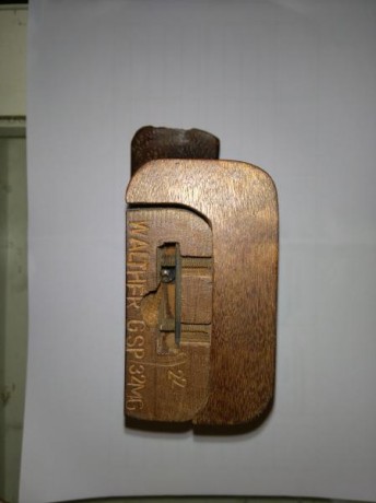 Cambio cacha zurda M para pistola Walther gsp por cacha diestra para el mismo modelo. Esta en perfecto 00