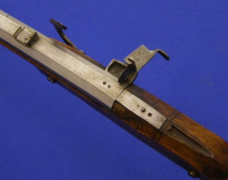 Voy a colocar unas fotos de un arma larga alemana de llave de mecha del siglo XVI. 170