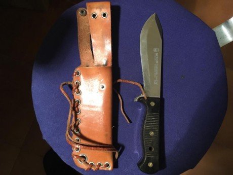 Buenas compañeros,por causas que no vienen al tema soy propietario de este cuchillo,buscando por los foros 01