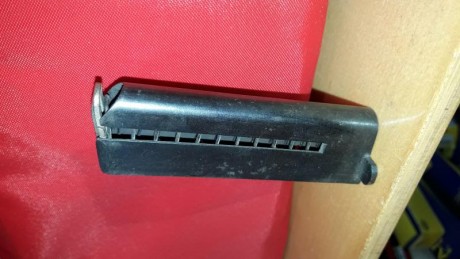 Hola! Haciendo limpieza, pongo en venta varios cargadores. 
- Cargador Astra 300 9 corto. 35€ la unidad. 01