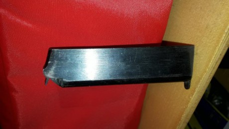 Hola! Haciendo limpieza, pongo en venta varios cargadores. 
- Cargador Astra 300 9 corto. 35€ la unidad. 00