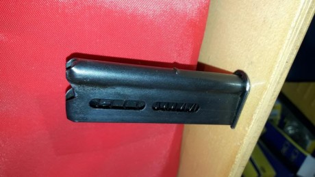 Hola! Haciendo limpieza, pongo en venta varios cargadores. 
- Cargador Astra 300 9 corto. 35€ la unidad. 12