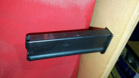 Hola! Haciendo limpieza, pongo en venta varios cargadores. 
- Cargador Astra 300 9 corto. 35€ la unidad. 11