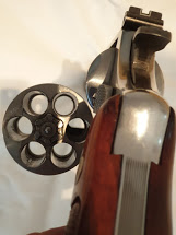 En venta revolver 626 del 44 magnun en acero inox.
Gatillo afinado por armero
el precio de venta en Madridd 01