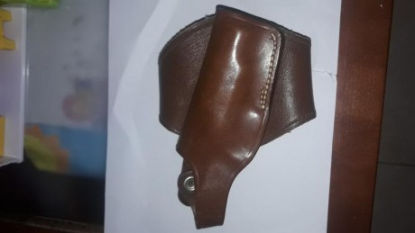 Hola! Se vende funda tobillera marca bianchi modelo 12. Sirve para pistola 9corto y 7,65mm.
Esta nueva 02