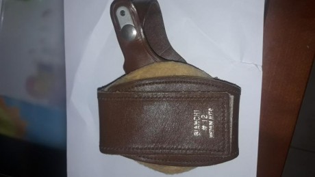 Hola! Se vende funda tobillera marca bianchi modelo 12. Sirve para pistola 9corto y 7,65mm.
Esta nueva 01