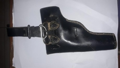 Hola! Se vende antigua funda de servicio para pistola del 9 corto o 7,65. Esta usada y tiene signo desgaste. 00
