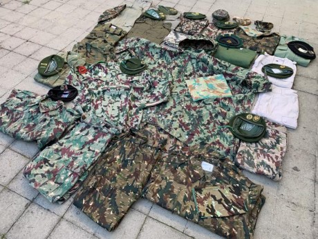 Compro material antiguo como mimetas, chupìtas, trajes de salto, boinas, ponchos, emblemas y todo lo relacionado 00
