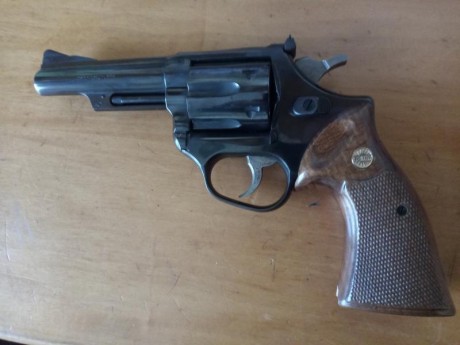 Vendo Astra 357 CTG, guiado F, muy pocos disparos, casi todos con 38spl, no llegará a caja de 50 y una 02