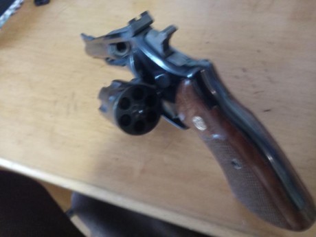 Vendo Astra 357 CTG, guiado F, muy pocos disparos, casi todos con 38spl, no llegará a caja de 50 y una 00