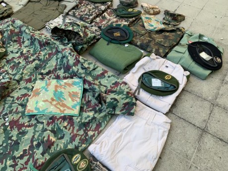 Compro material antiguo como mimetas, chupìtas, trajes de salto, boinas, ponchos, emblemas y todo lo relacionado 10