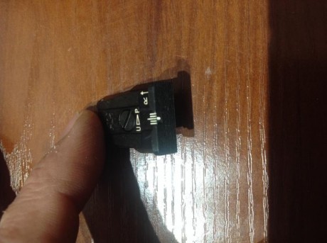 Alza micrometrica de la marca HK. Se instala mediante cola de milano. Las medidas de la base de la cola 00
